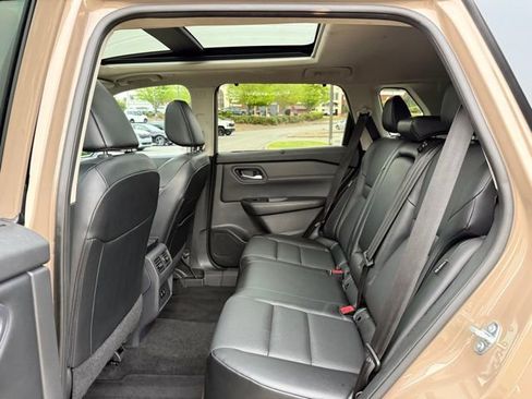 Used 2024 Nissan Rogue SV w/ SV Premium Package FWD image 15