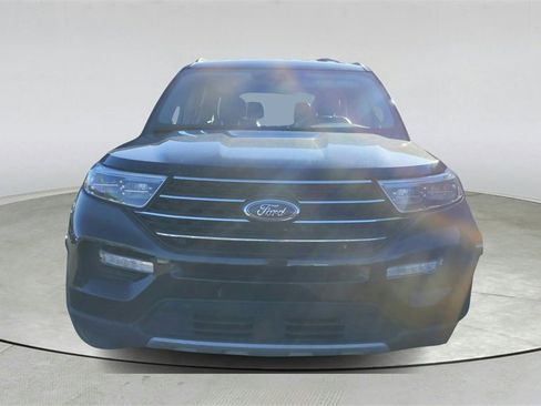 Used 2020 Ford Explorer XLT w/ Equipment Group 202A image 9