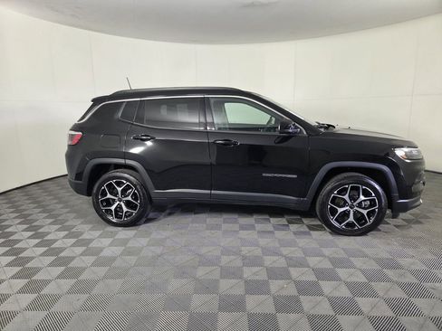 Certified 2025 Jeep Compass Limited image 5