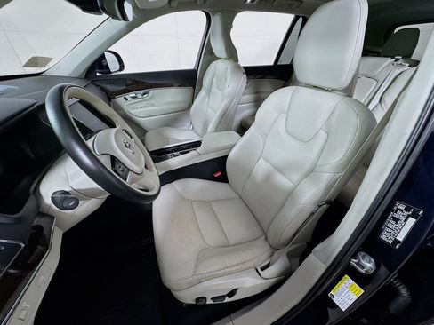 Used 2019 Volvo XC90 T5 Momentum w/ Multimedia Package AWD/4WD image 14