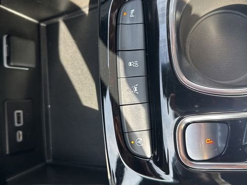 Used 2023 Buick Envision Preferred image 35