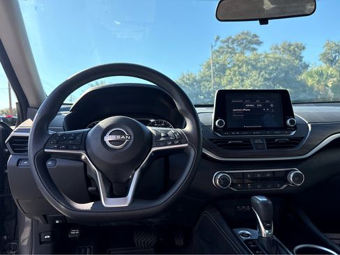 Used 2023 Nissan Altima 2.5 SV image 4