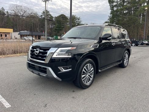 Used 2024 Nissan Armada SL w/ Captain's Chairs Package image 2