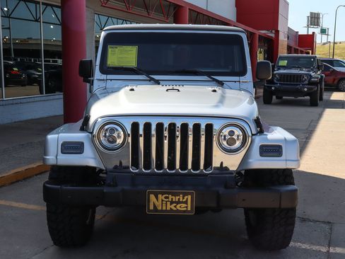 Used 2005 Jeep Wrangler Unlimited AWD/4WD image 3