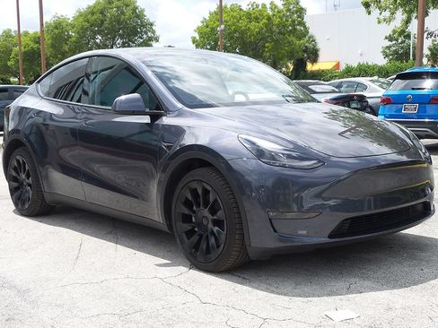 Used 2023 Tesla Model Y Long Range AWD/4WD image 46