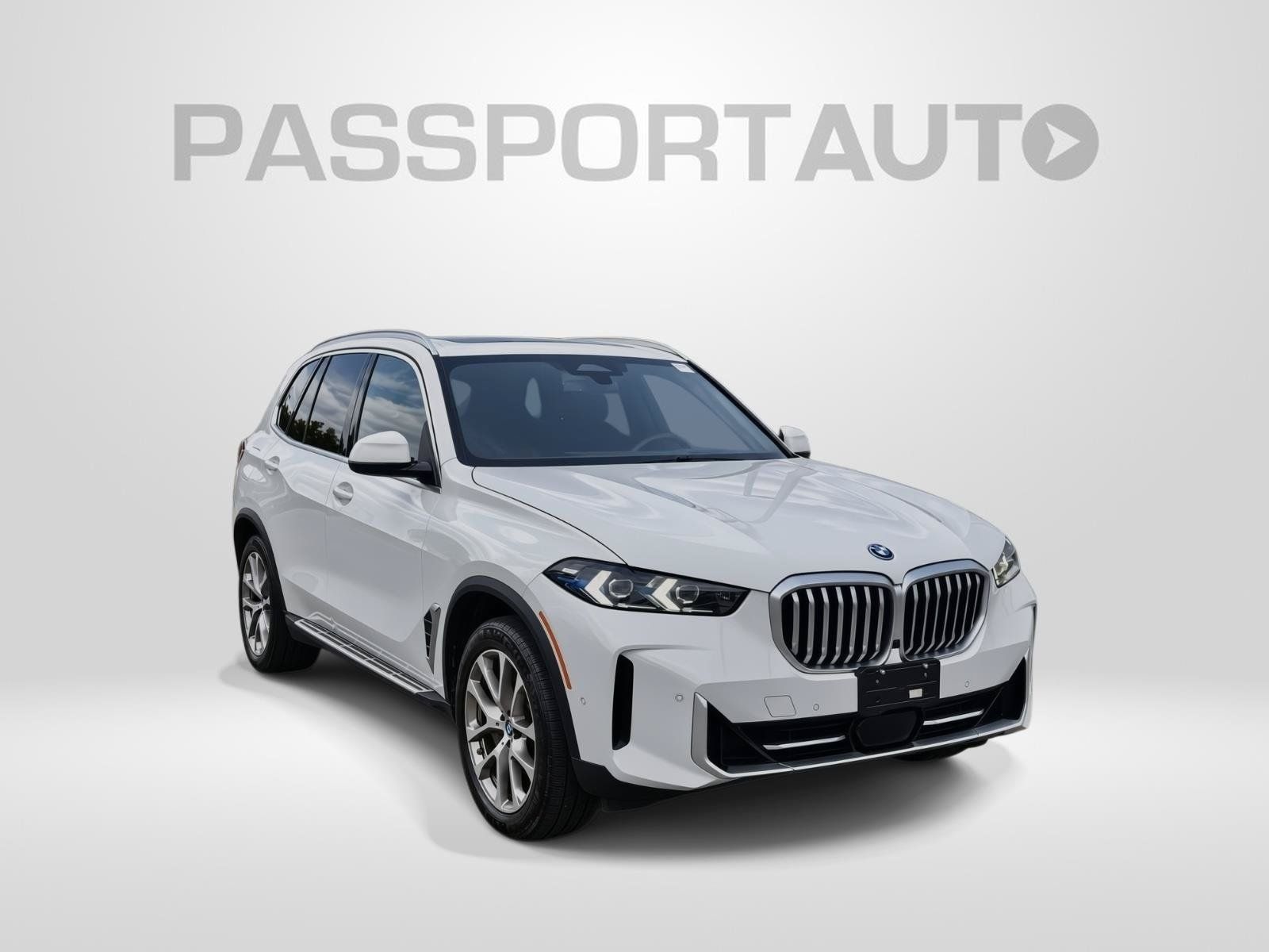 Used 2025 BMW X5 xDrive50e AWD/4WD image 3