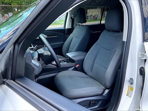 Certified 2025 Ford Explorer Active AWD/4WD image 23