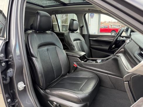 Used 2022 Jeep Grand Cherokee Limited image 14