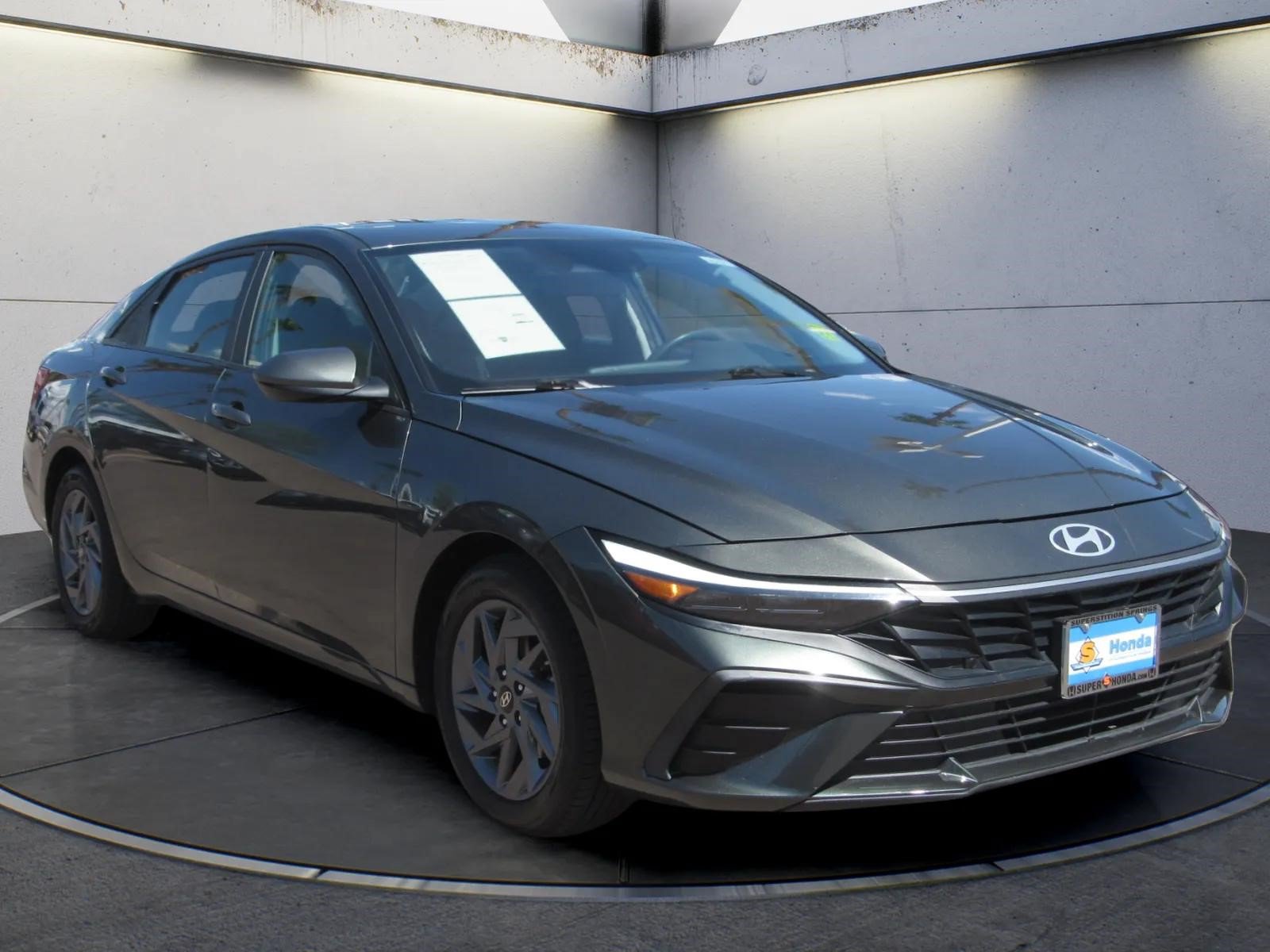 Used 2024 Hyundai Elantra SEL FWD image 2