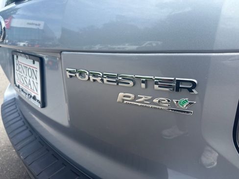 Used 2017 Subaru Forester 2.5i Premium AWD/4WD image 43