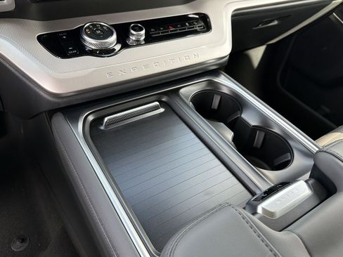 New 2026 Ford Expedition Active image 11