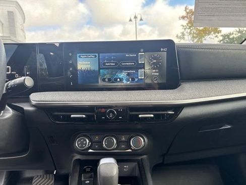 Used 2025 Nissan Kicks SV FWD image 22