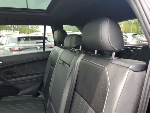 Used 2024 Volkswagen Tiguan SE R-Line image 9