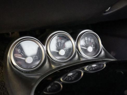 Used 2005 Chevrolet SSR w/ Preferred Equipment Group RWD image 33