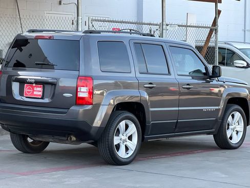 Used 2016 Jeep Patriot Latitude FWD image 3