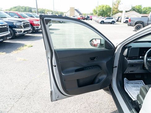 Used 2025 Hyundai Kona SEL AWD/4WD image 12