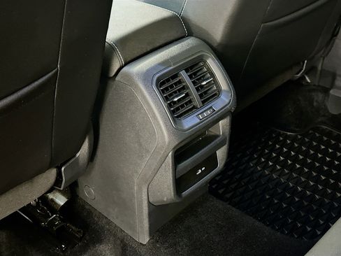 Used 2023 Volkswagen Taos SE w/ Panoramic Sunroof Package AWD/4WD image 29