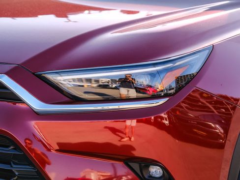 Certified 2024 Toyota Grand Highlander FWD image 12