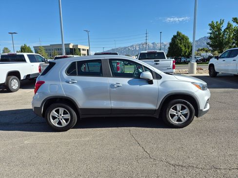 Used 2017 Chevrolet Trax LS w/ LPO, Cargo Package AWD/4WD image 2