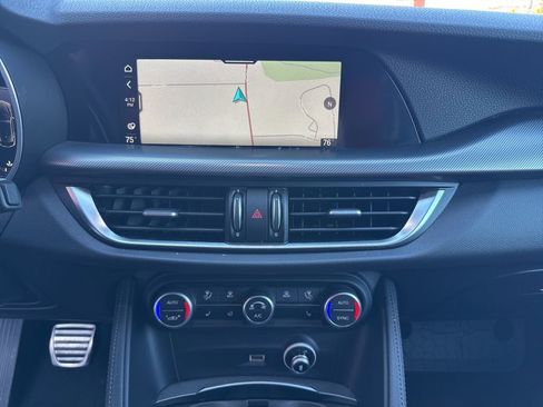 Used 2024 Alfa Romeo Stelvio Veloce image 41