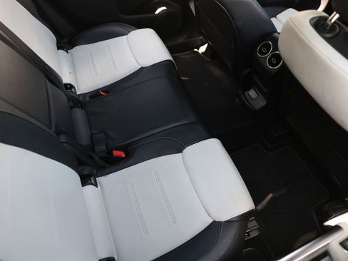 Used 2021 Mercedes-Benz GLB 250 image 16