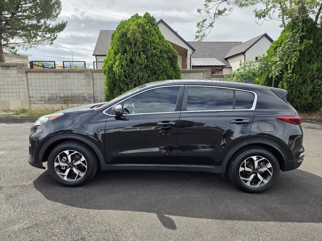 Used 2021 Kia Sportage LX FWD image 2