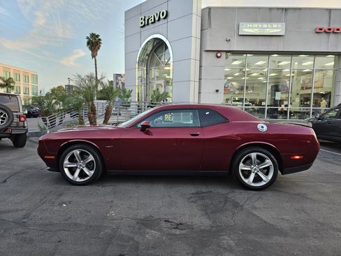 Used 2018 Dodge Challenger R/T image 4