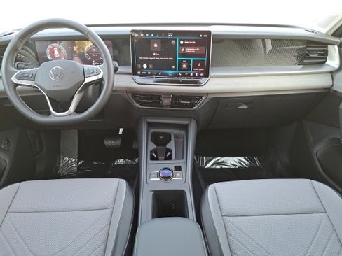 New 2025 Volkswagen Tiguan SE image 9