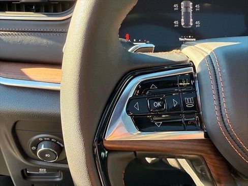 New 2025 Jeep Grand Cherokee Summit image 40