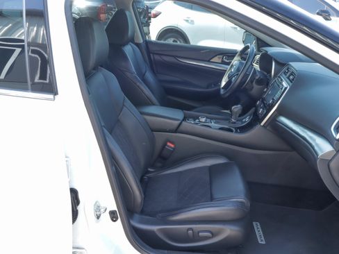 Used 2018 Nissan Maxima SR FWD image 22
