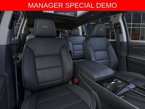 Used 2026 Buick Enclave Sport Touring w/ Power Package AWD/4WD image 16