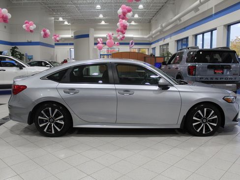 Certified 2022 Honda Civic EX image 4