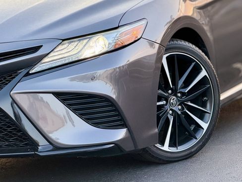 Used 2018 Toyota Camry XSE FWD image 6