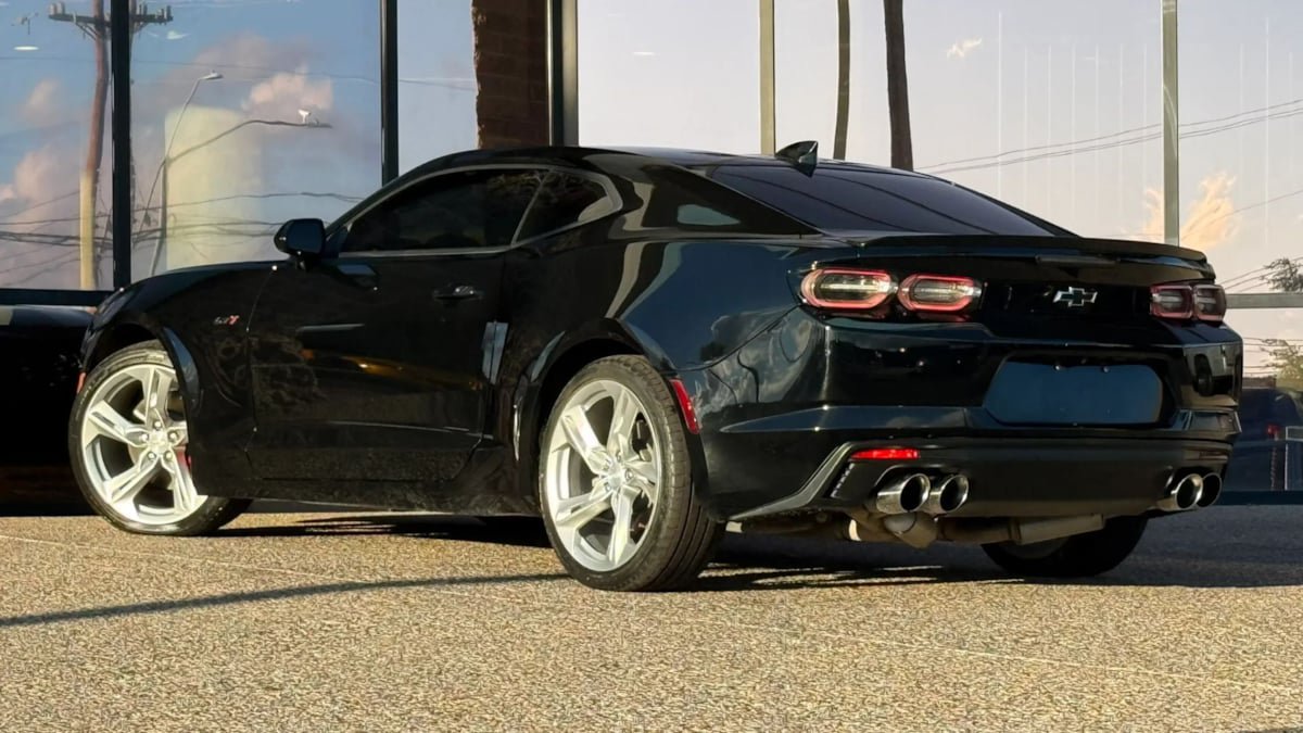 Used 2021 Chevrolet Camaro LT w/ RS Package RWD image 7