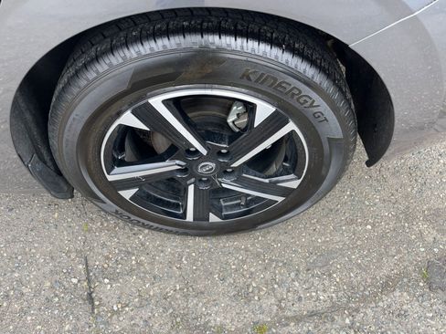 Used 2025 Nissan Sentra SV FWD image 30