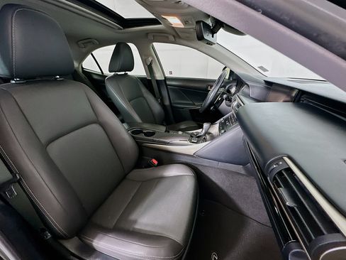 Used 2018 Lexus IS 300 w/ Comfort Package RWD image 31