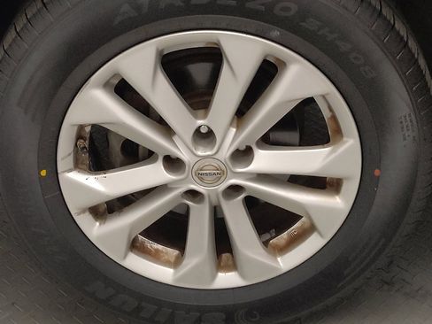 Used 2014 Nissan Rogue SV image 31