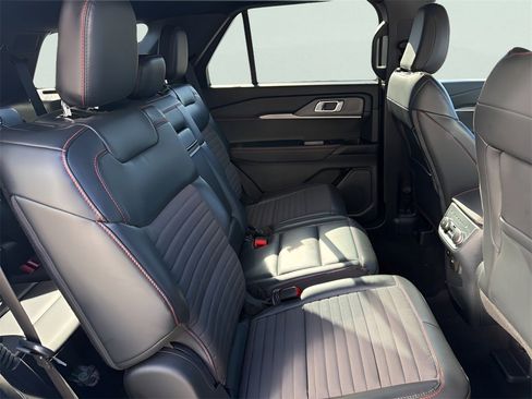 Certified 2025 Ford Explorer ST-Line w/ ST-Line Street Pack image 9