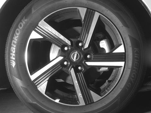 Used 2025 Nissan Sentra SV FWD image 13