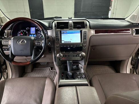Used 2015 Lexus GX 460 Luxury w/ Preferred Accessory Package image 15
