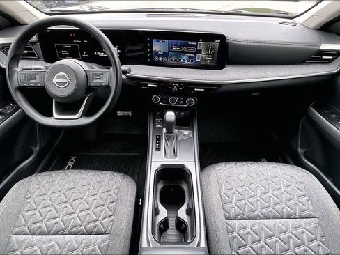 Used 2025 Nissan Kicks SV AWD/4WD image 21