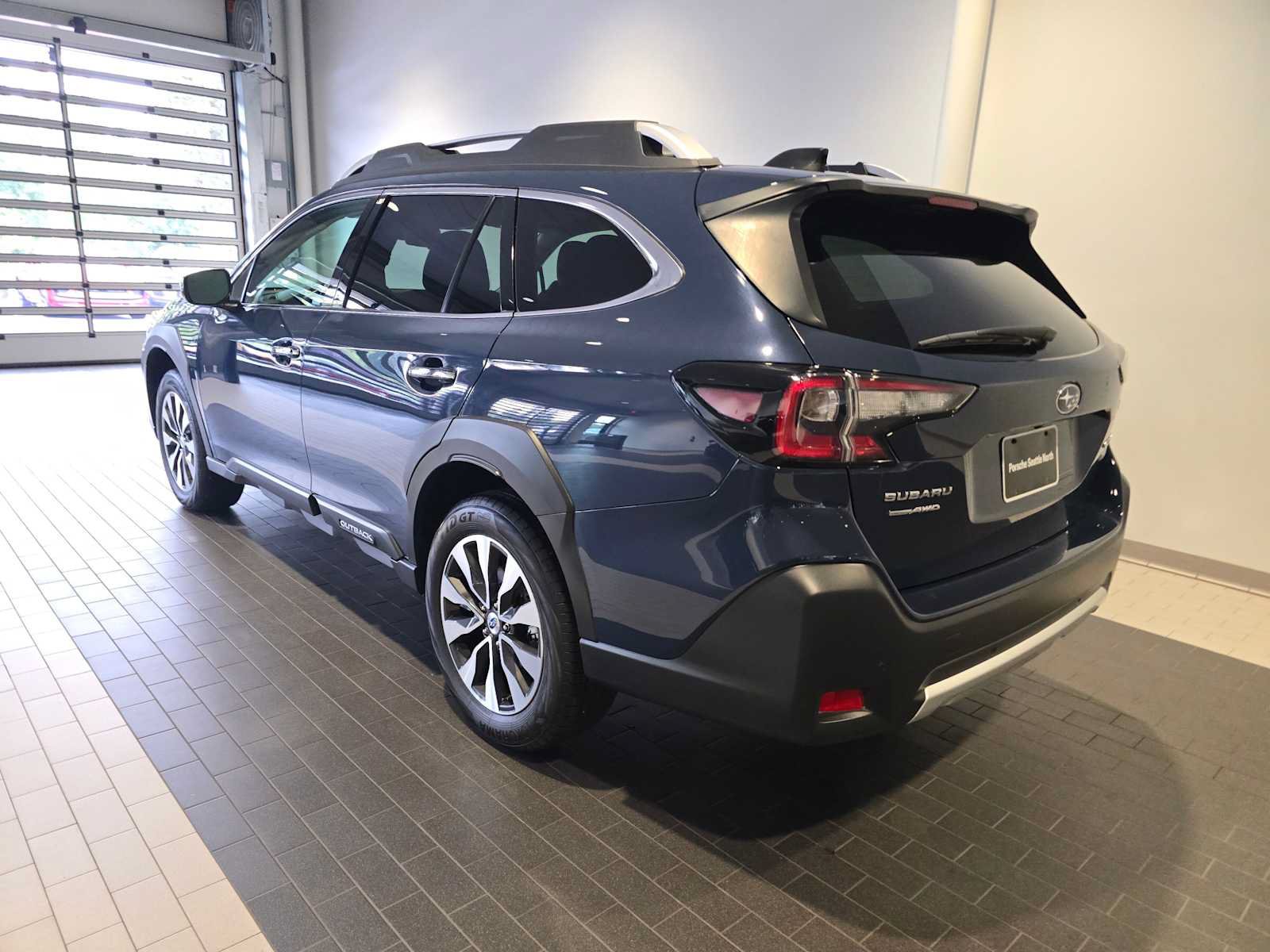 Used 2025 Subaru Outback Touring w/ Tech Package 3 AWD/4WD image 3