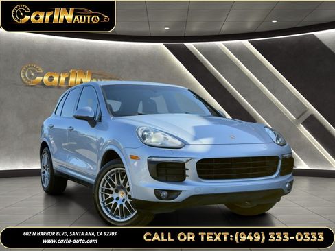 Used 2017 Porsche Cayenne Platinum Edition w/ Premium Package (PJV) AWD/4WD image 3