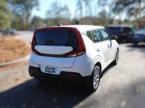 Certified 2022 Kia Soul LX w/ Technology Package image 11