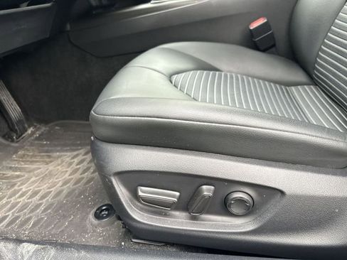 Used 2023 Toyota Camry SE FWD image 16