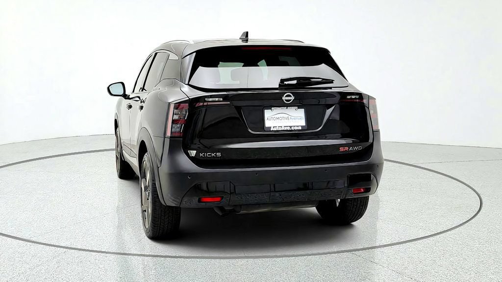 Used 2025 Nissan Kicks SR w/ SR Premium Package AWD/4WD image 6
