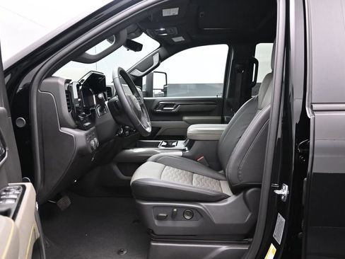 Used 2026 Chevrolet Silverado 2500 ZR2 AWD/4WD image 9