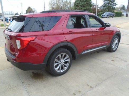 Used 2023 Ford Explorer XLT w/ Equipment Group 202A AWD/4WD image 9
