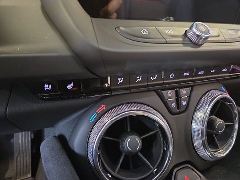 Used 2018 Chevrolet Camaro ZL1 RWD image 28