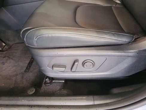 Used 2025 Kia Sportage EX FWD image 12
